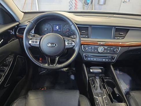 Used 2017 Kia Cadenza Premium w/ Luxury Package image 18
