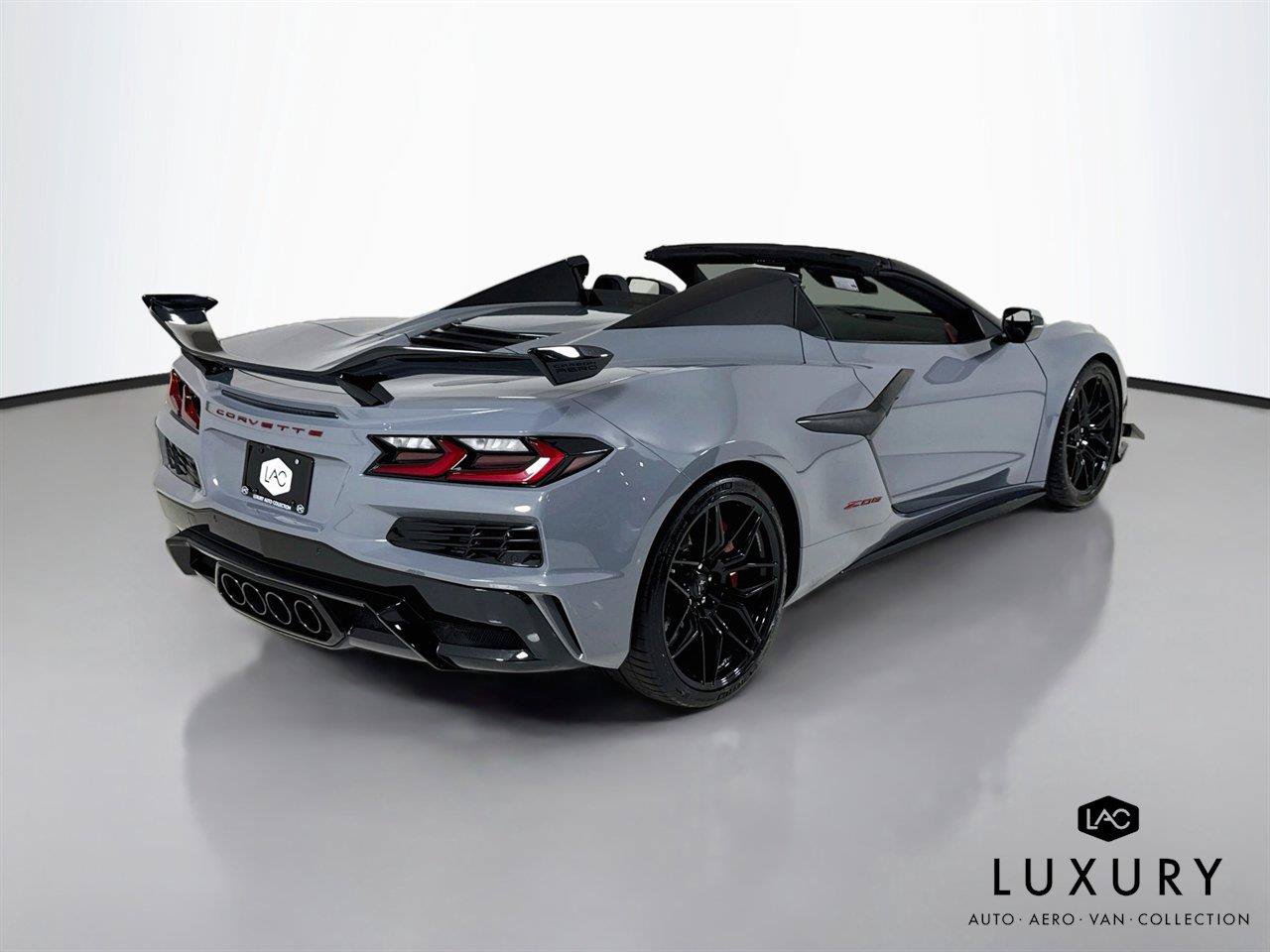 Used 2024 Chevrolet Corvette Z06 w/ Z07 Performance Package RWD image 5