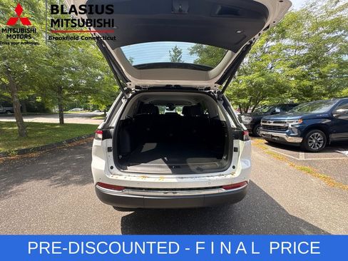 Used 2023 Jeep Grand Cherokee Limited w/ Trailer Tow Prep Group (B) AWD/4WD image 36