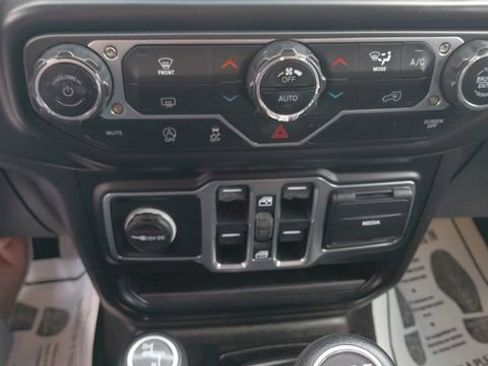Used 2020 Jeep Wrangler Unlimited Sahara AWD/4WD image 20