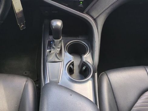 Used 2020 Toyota Camry SE image 17