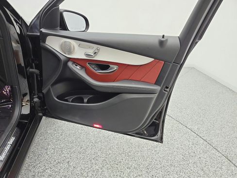 Used 2021 Mercedes-Benz GLC 300 image 21