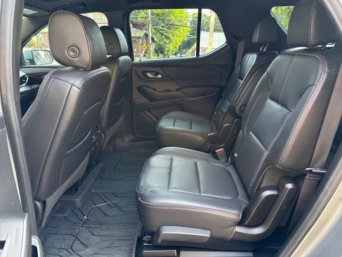 Used 2023 Chevrolet Traverse RS w/ LPO, Floor Liner Package AWD/4WD image 9