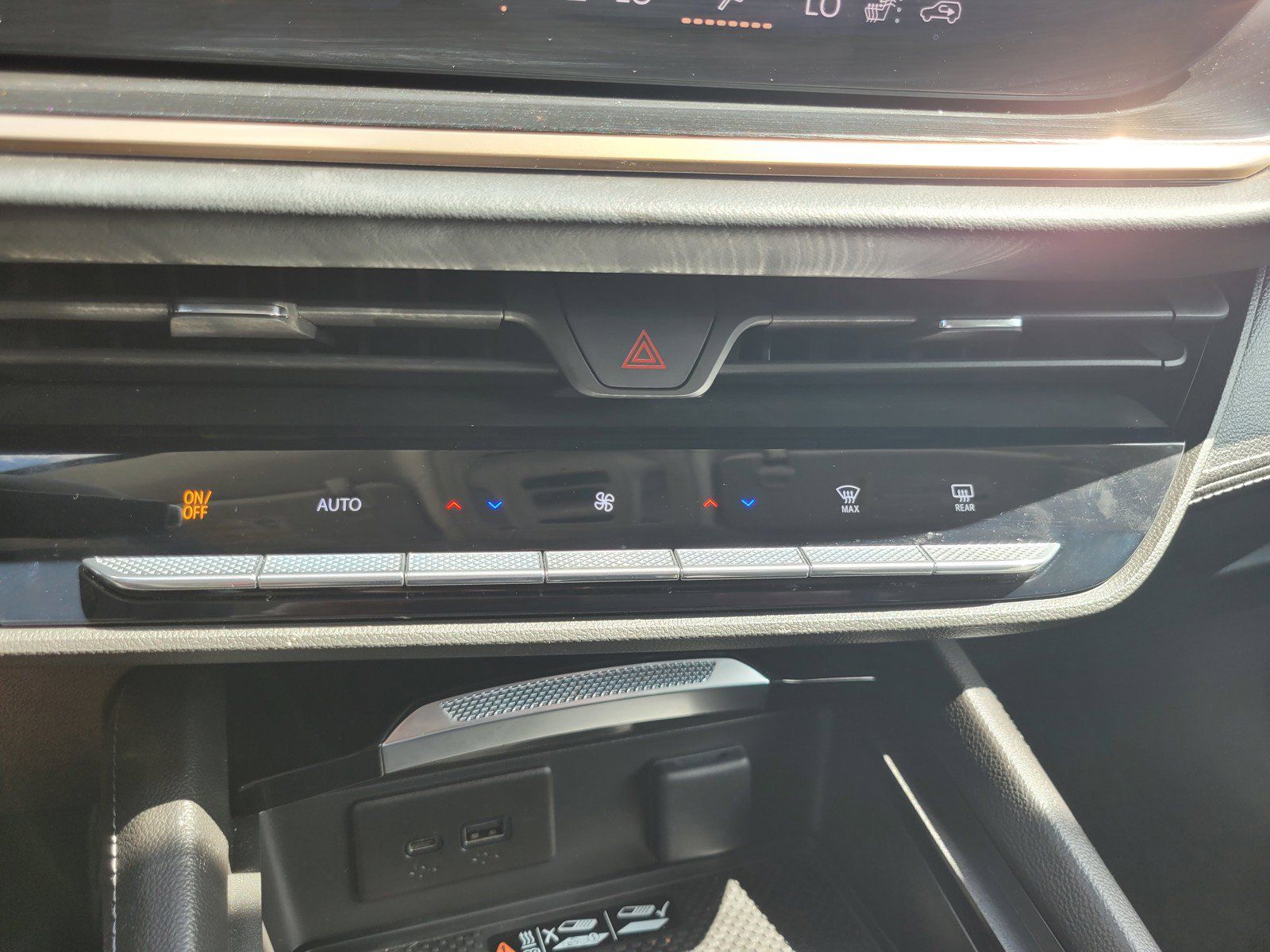 Used 2024 Buick Envision Avenir AWD/4WD image 22