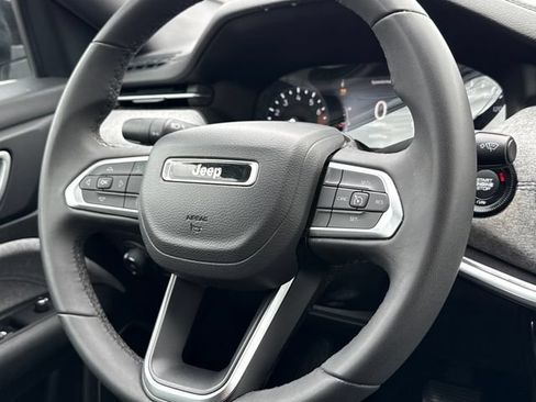 Used 2024 Jeep Compass Latitude AWD/4WD image 12