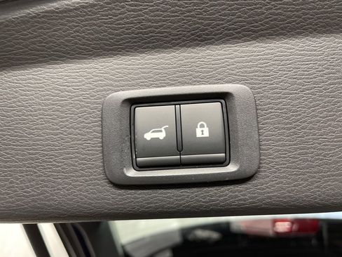 New 2025 Mitsubishi Outlander SE image 34