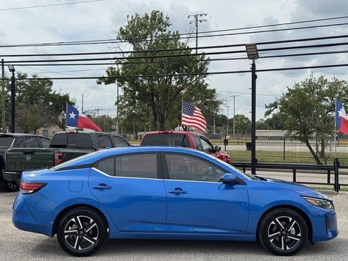 Used 2025 Nissan Sentra SV FWD image 4