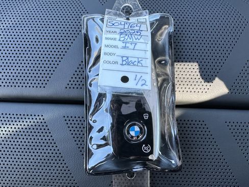 Used 2025 BMW i7 xDrive60 w/ M Sport Package RWD image 34
