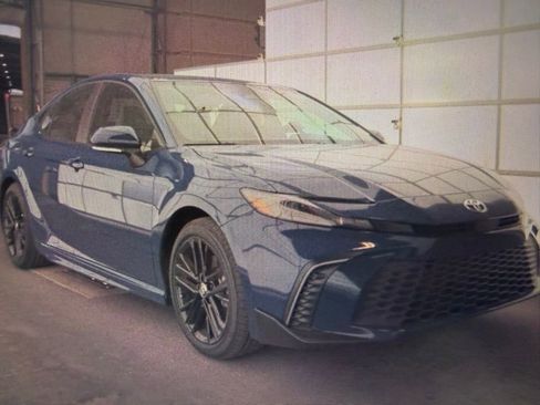 Used 2026 Toyota Camry SE w/ Multimedia Upgrade Package image 3