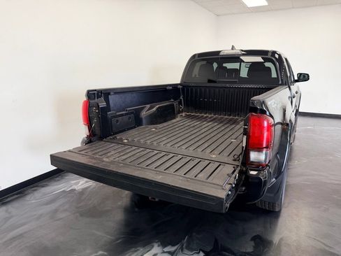 Used 2018 Toyota Tacoma TRD Sport AWD/4WD image 6