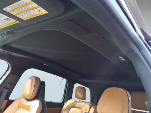 Used 2024 Lincoln Aviator Black Label w/ Jet Package image 13