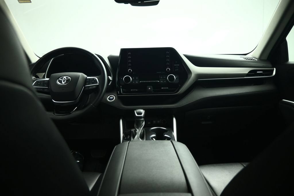 Used 2021 Toyota Highlander XLE AWD/4WD image 37