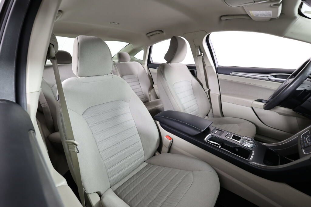 Used 2019 Ford Fusion SE FWD image 24