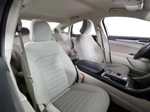 Used 2019 Ford Fusion SE FWD image 24