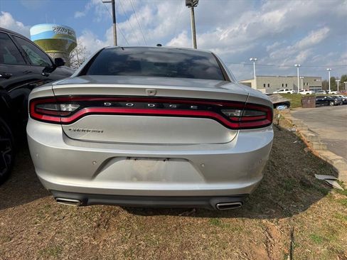 Used 2019 Dodge Charger SXT w/ Leather Interior Group image 4