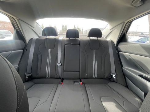 Used 2025 Hyundai Elantra SEL image 39