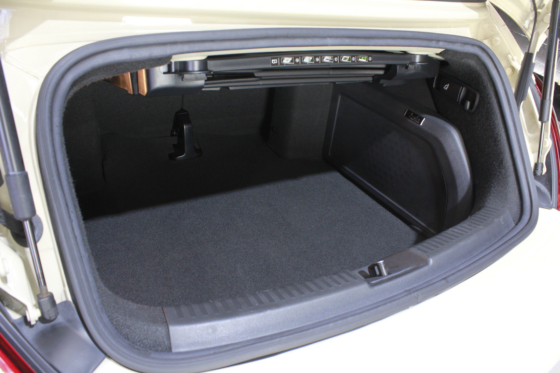 Used 2019 Volkswagen Beetle 2.0T S FWD image 75