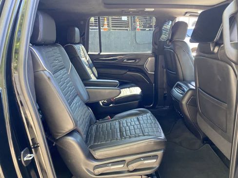 Certified 2024 Cadillac Escalade ESV V w/ LPO, ONYX Package AWD/4WD image 18