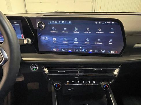 Used 2025 Chevrolet Traverse LT AWD/4WD image 36