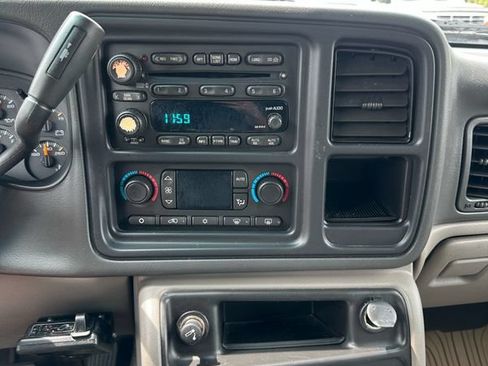 Used 2003 Chevrolet Suburban 2500 LT w/ LT Preferred Equipment Group AWD/4WD image 16