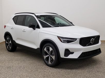 New 2026 Volvo XC40 B5 Core w/ Climate Package