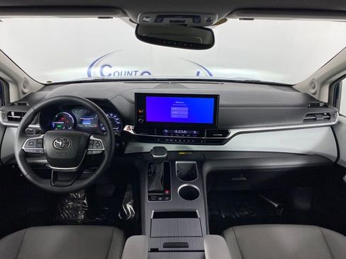 Used 2025 Toyota Sienna XLE w/ XLE Plus Package image 15