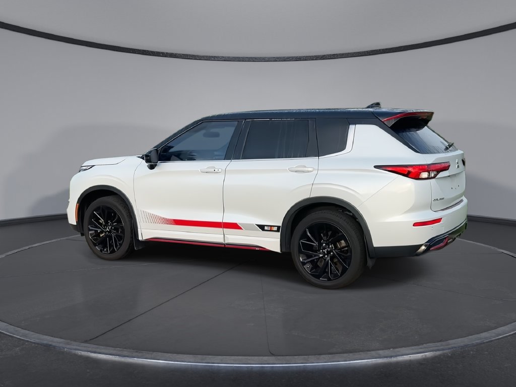 Used 2023 Mitsubishi Outlander SE AWD/4WD image 6