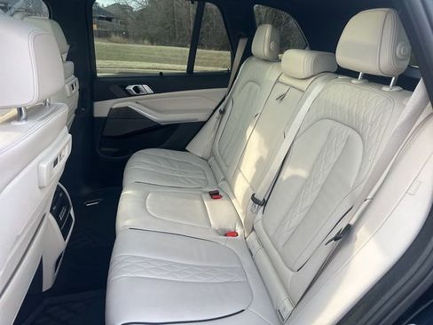 Used 2019 BMW X5 xDrive50i w/ M Sport Package image 25