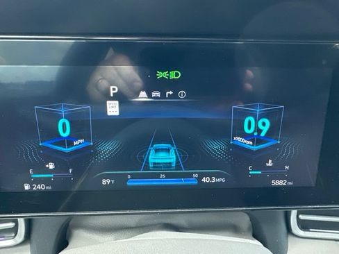 Used 2025 Hyundai Elantra SEL FWD image 12