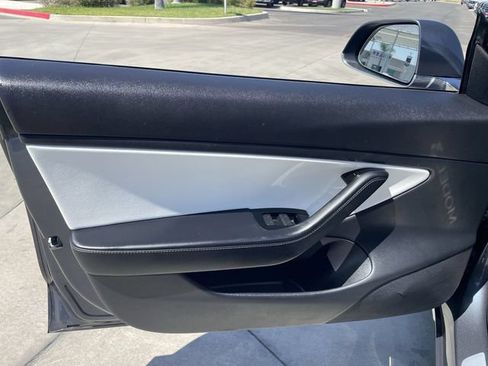 Used 2019 Tesla Model 3 Mid Range RWD image 23