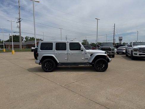 Used 2023 Jeep Wrangler Unlimited Sahara AWD/4WD image 8