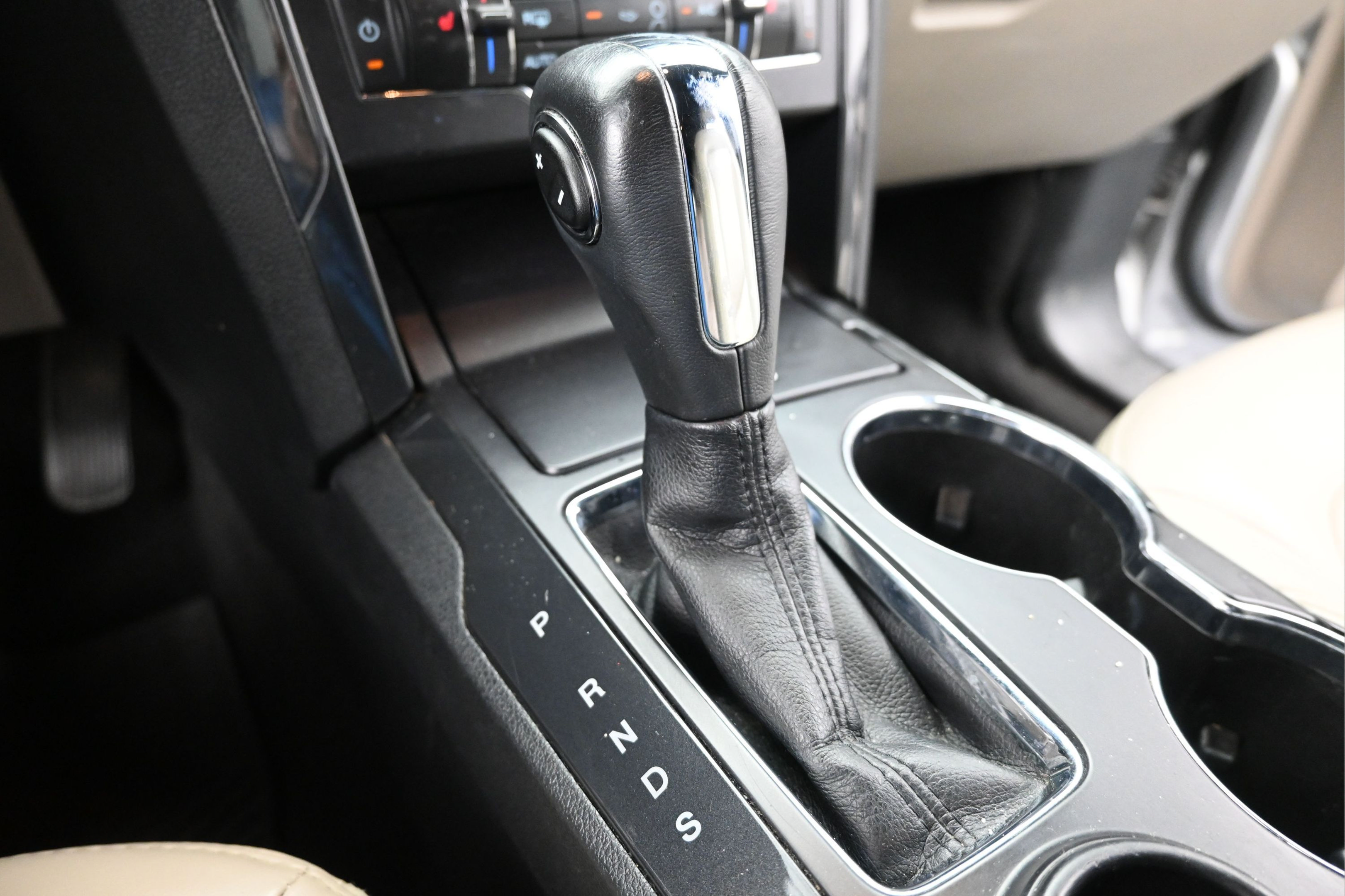 Used 2019 Ford Explorer XLT w/ Equipment Group 202A FWD image 18