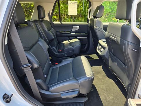 Used 2025 Ford Expedition Platinum AWD/4WD image 11