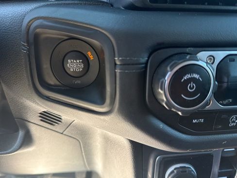 Used 2025 Jeep Wrangler Unlimited Rubicon AWD/4WD image 20