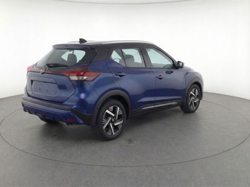 Used 2025 Nissan Kicks SV image 9