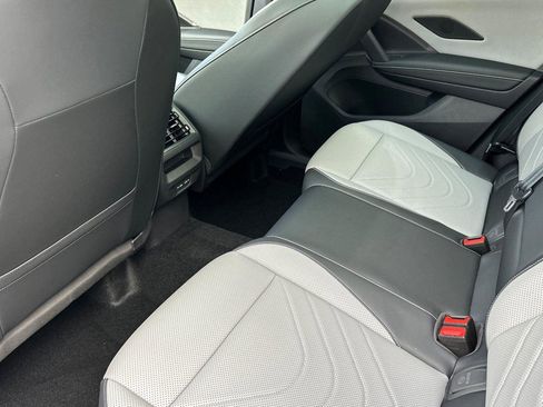 New 2026 Volkswagen Tiguan SE R-Line image 11