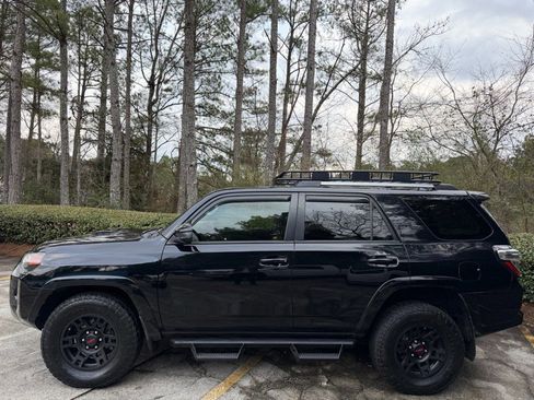 Used 2018 Toyota 4Runner TRD Off-Road image 3
