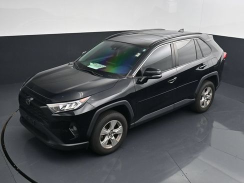 Used 2020 Toyota RAV4 XLE w/ Convenience Package AWD/4WD image 12