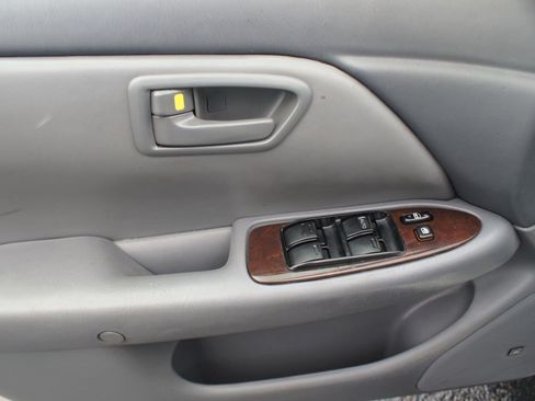 Used 2001 Toyota Camry XLE FWD image 22