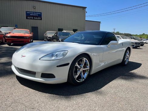 Used 2006 Chevrolet Corvette Coupe w/ Preferred Equipment Group RWD image 2