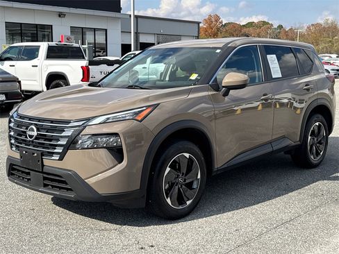 Used 2024 Nissan Rogue SV image 7