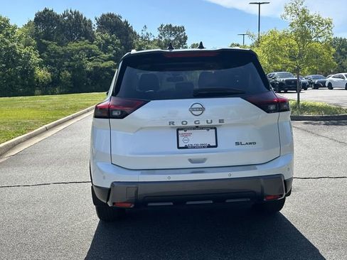 Certified 2025 Nissan Rogue SL w/ Tech Package AWD/4WD image 8
