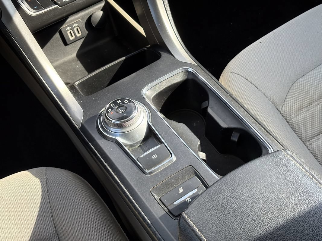 Used 2020 Ford Fusion SE FWD image 15