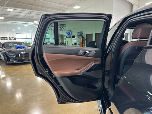 Used 2023 BMW X6 M50i AWD/4WD image 40