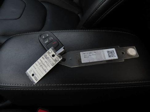 Used 2021 Jeep Cherokee Limited image 30