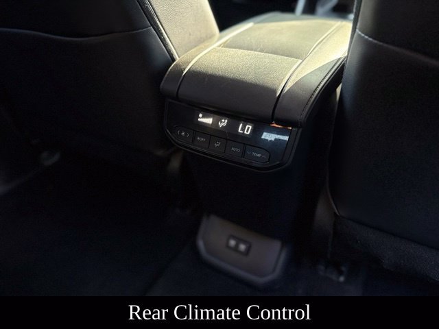 Used 2020 Toyota Highlander XLE AWD/4WD image 43