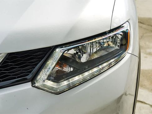 Used 2015 Nissan Rogue SV w/ SV Family Package image 8