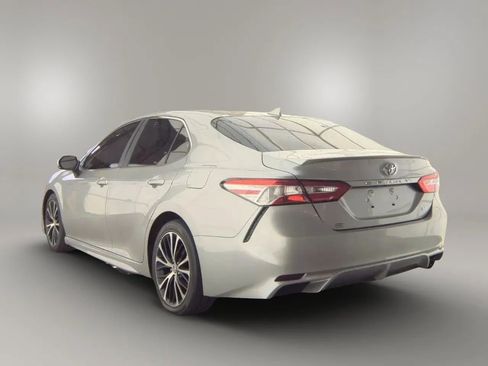 Used 2020 Toyota Camry SE w/ Convenience Package image 2
