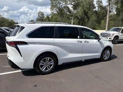 Used 2026 Toyota Sienna Limited FWD image 2
