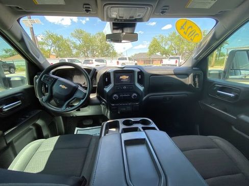 Used 2024 Chevrolet Silverado 2500 Custom w/ Custom Convenience Package AWD/4WD image 15